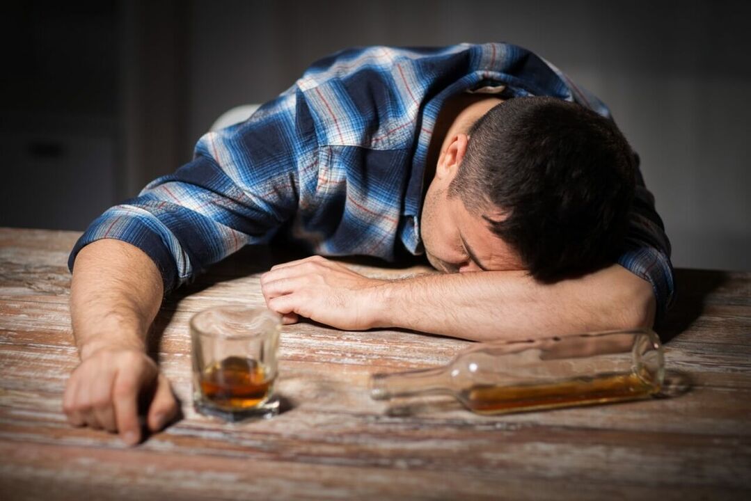 чоловік алкоголік як кинути пити