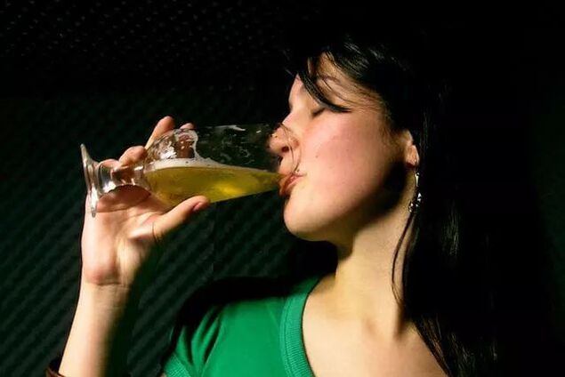 жіночий пивний алкоголізм